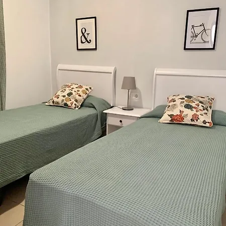 法伊纳公寓 * 卡门港